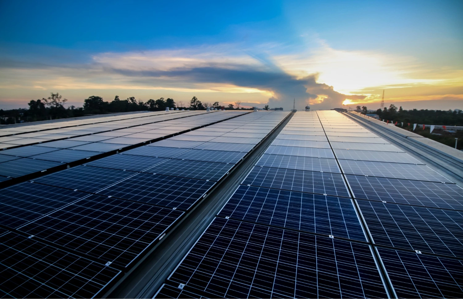 Commercial rooftop solar panels